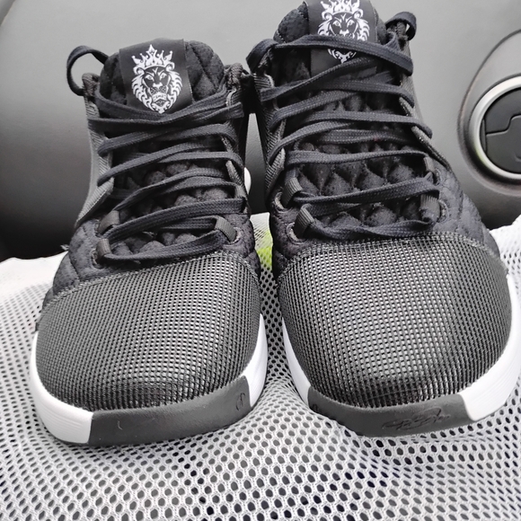 Men's Lebron's black 11.5 - Picture 8 of 9